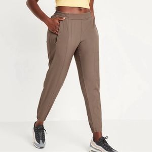 Old Navy Women’s Mid-Rise StretchTech Jogger Pants